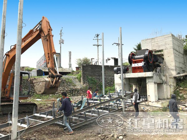 建筑垃圾顎式破碎機工作現(xiàn)場 建筑垃圾顎式破碎機工作現(xiàn)場