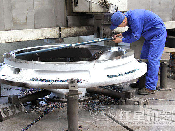 彈簧圓錐破碎機(jī)匠心的做工現(xiàn)場(chǎng) 彈簧圓錐破碎機(jī)匠心的做工現(xiàn)場(chǎng)