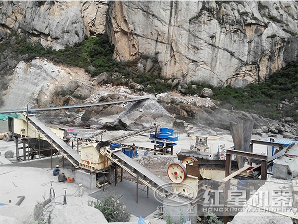 片石制砂生產(chǎn)線現(xiàn)場 片石制砂生產(chǎn)線現(xiàn)場