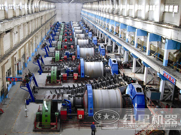 金礦球磨機(jī)工作現(xiàn)場(chǎng) 金礦球磨機(jī)工作現(xiàn)場(chǎng)