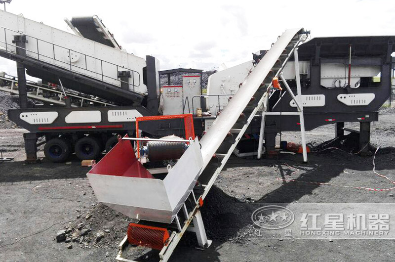 輪胎移動顎破機+輪胎移動反擊破,時產200噸石頭破碎生產線現場