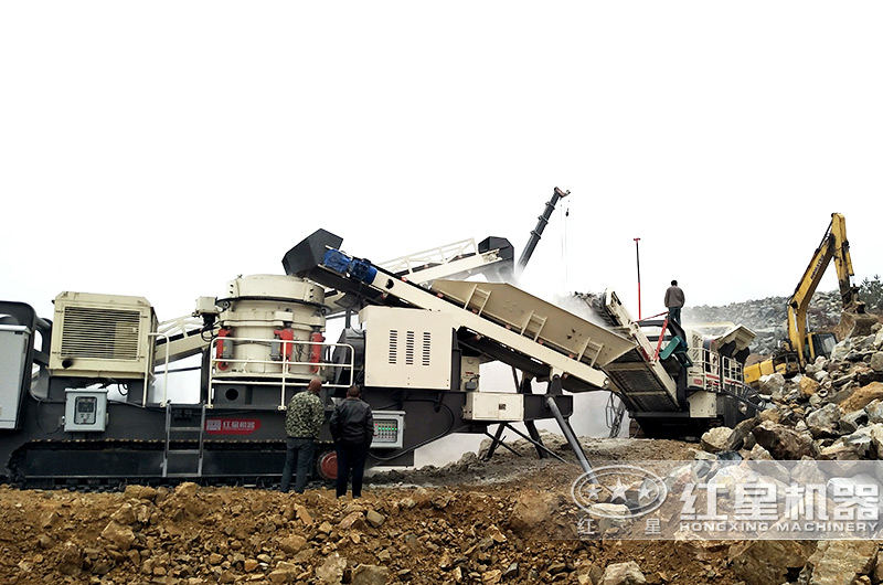 河南移動(dòng)液壓碎石機(jī)作業(yè)現(xiàn)場