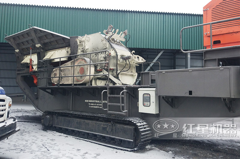 俄羅斯履帶移動細碎機作業現場 俄羅斯履帶移動細碎機作業現場