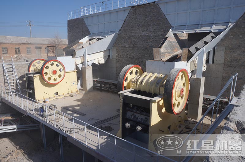 顎式破碎機作業現場 顎式破碎機作業現場