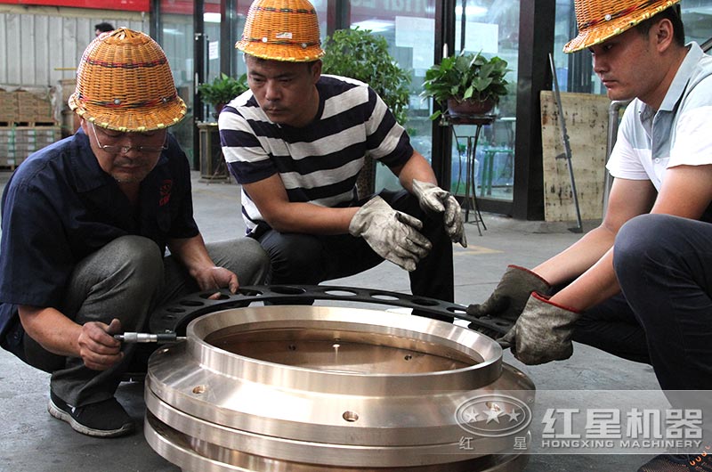 紅星圓錐破碎機有嚴(yán)格的技術(shù)、質(zhì)量控制