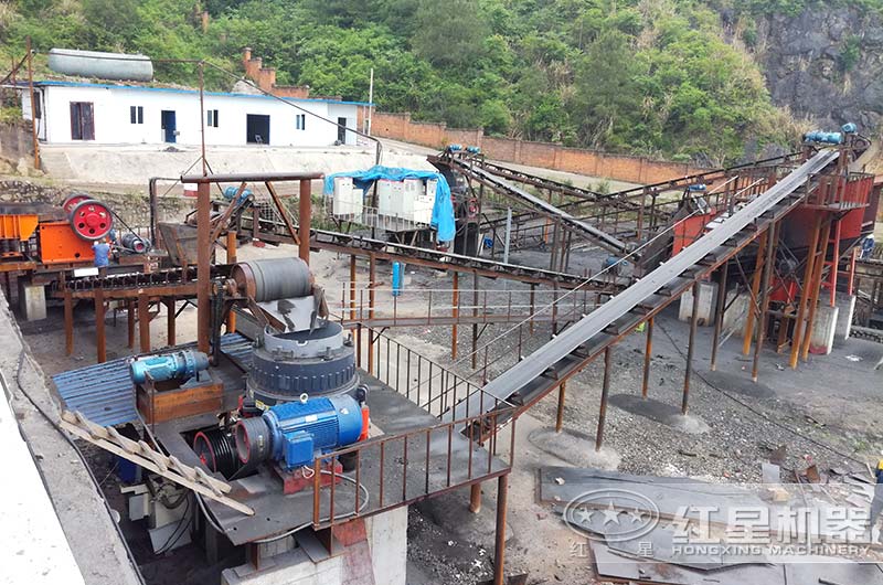 400噸碎石機生產(chǎn)線現(xiàn)場圖 400噸碎石機生產(chǎn)線現(xiàn)場圖