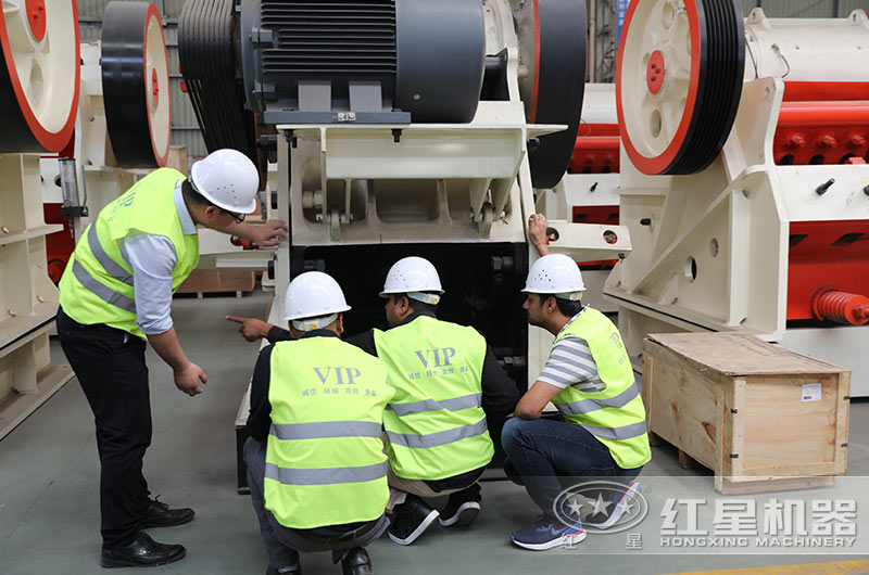 客戶來廠參觀69顎式破碎機 客戶來廠參觀69顎式破碎機