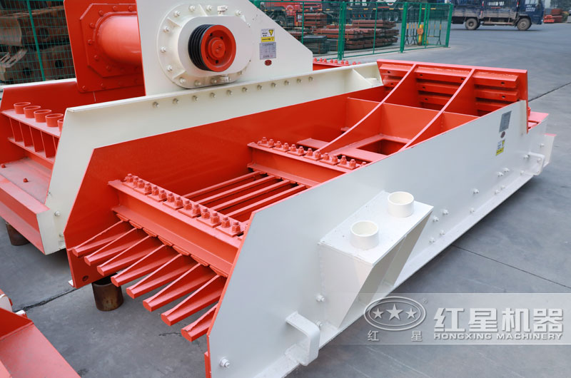 振動(dòng)給料機(jī)喂料均勻,持續(xù)生產(chǎn)達(dá)15小時(shí) 振動(dòng)給料機(jī)喂料均勻,持續(xù)生產(chǎn)達(dá)15小時(shí)