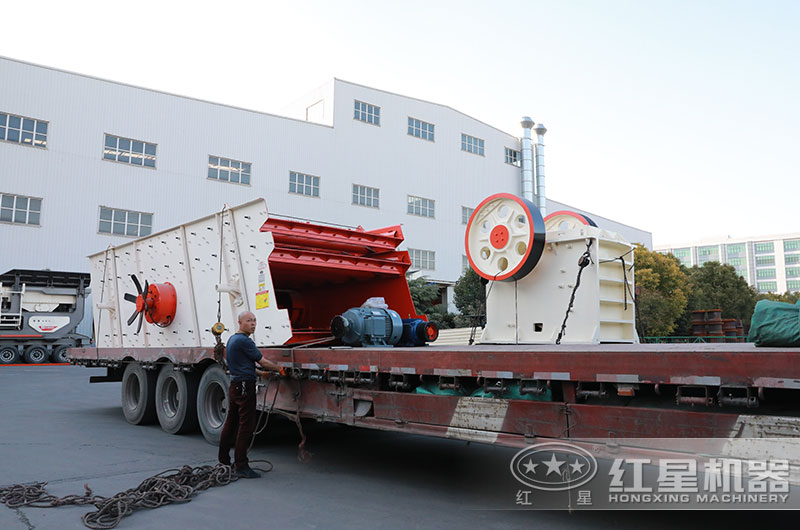 750破碎機設備裝車、發貨