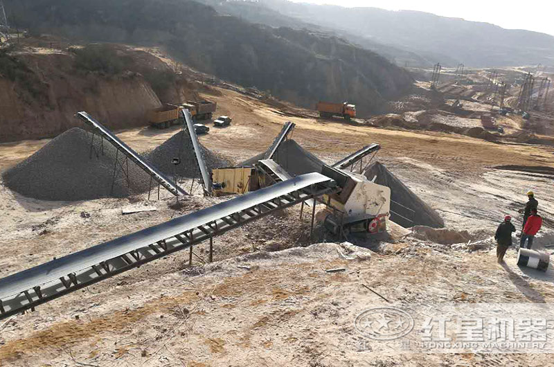 時(shí)產(chǎn)200噸反擊破碎機(jī)作業(yè)現(xiàn)場圖 時(shí)產(chǎn)200噸反擊破碎機(jī)作業(yè)現(xiàn)場圖