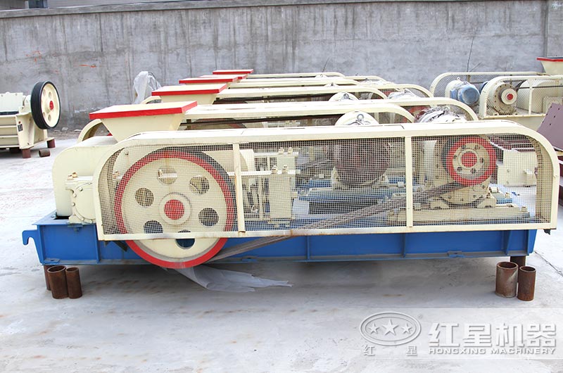 對輥制砂機(jī)型號齊全,有現(xiàn)貨 對輥制砂機(jī)型號齊全,有現(xiàn)貨