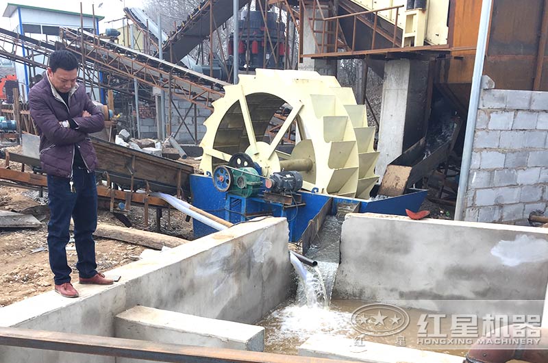 山沙洗砂機(jī)作業(yè)現(xiàn)場圖 山沙洗砂機(jī)作業(yè)現(xiàn)場圖