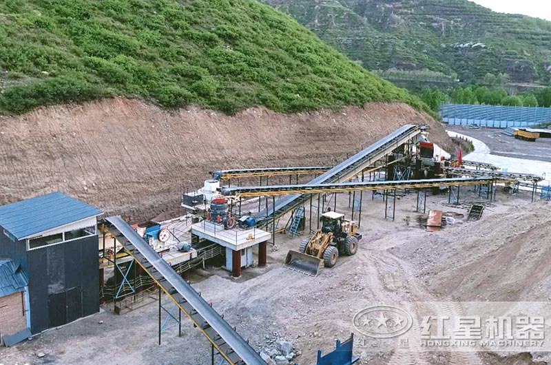 工業(yè)破碎機(jī)現(xiàn)場(chǎng) 工業(yè)破碎機(jī)現(xiàn)場(chǎng)