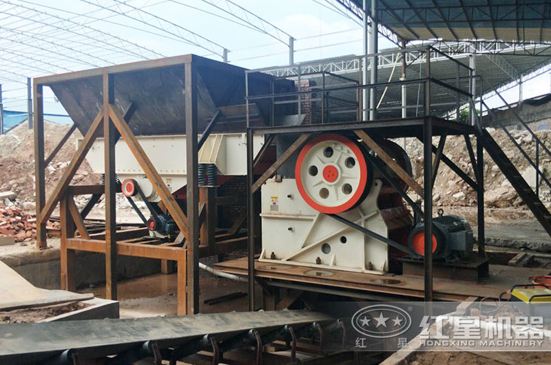 鄂式粗碎機作業(yè)現(xiàn)場圖片 鄂式粗碎機作業(yè)現(xiàn)場圖片