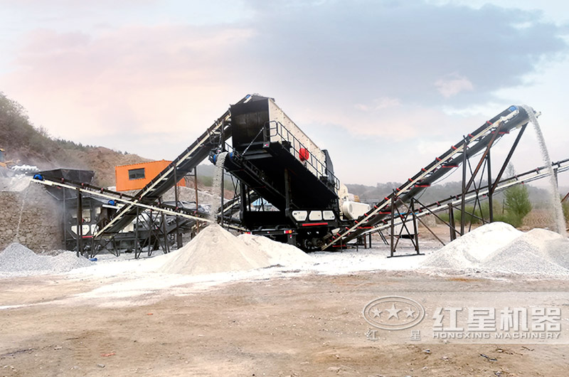 綠色環保的流動式粉碎機工作現場 綠色環保的流動式粉碎機工作現場