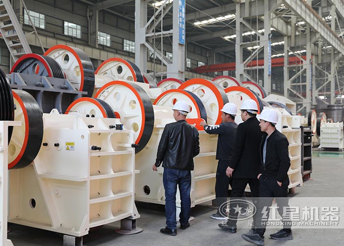 客戶(hù)來(lái)廠(chǎng)考察鄂破機(jī)設(shè)備 客戶(hù)來(lái)廠(chǎng)考察鄂破機(jī)設(shè)備