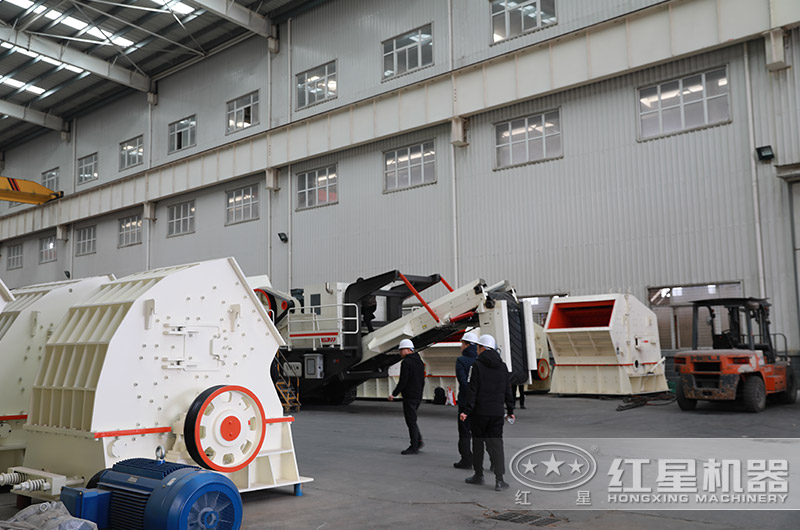 客戶來廠參觀錘破機 客戶來廠參觀錘破機