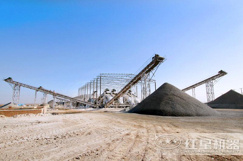 大型砂石破碎加工生產(chǎn)線現(xiàn)場 大型砂石破碎加工生產(chǎn)線現(xiàn)場