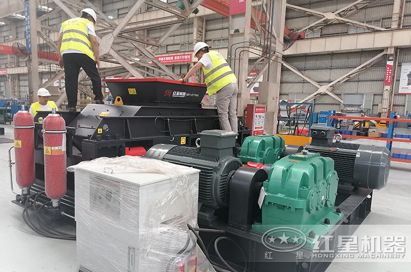 客戶來廠考察對輥制砂機 客戶來廠考察對輥制砂機