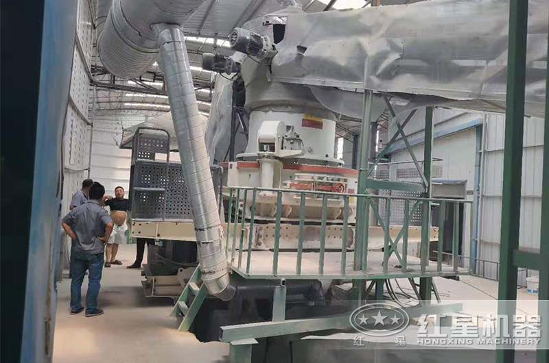 環(huán)保型制砂機(jī)室內(nèi)作業(yè)現(xiàn)場 環(huán)保型制砂機(jī)室內(nèi)作業(yè)現(xiàn)場