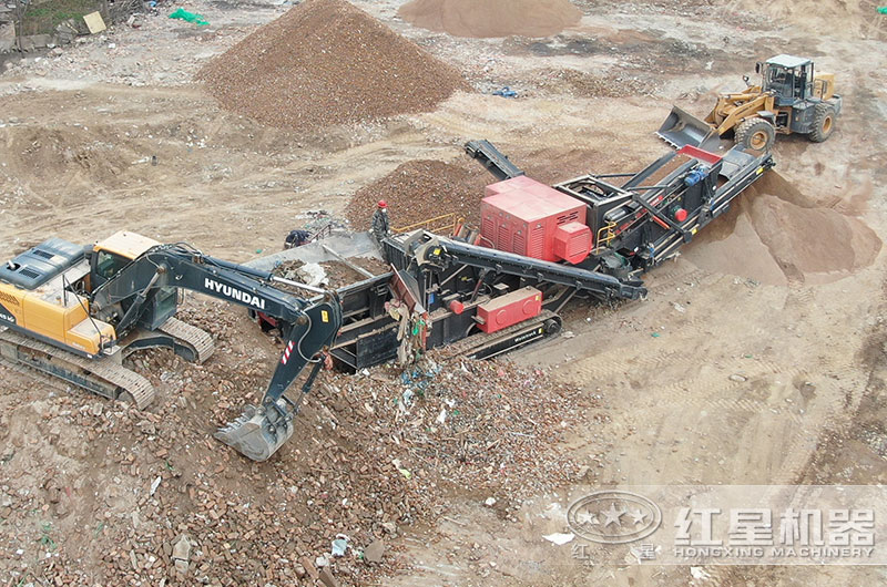 移動式破碎機(jī)建筑垃圾破碎現(xiàn)場