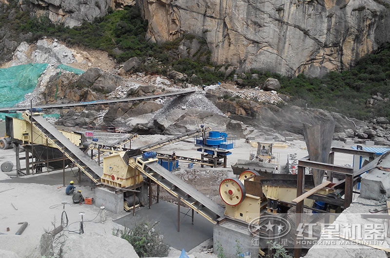 青石破碎制砂現場實拍 青石破碎制砂現場實拍