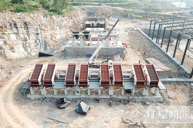 大型時(shí)產(chǎn)2000噸石子破碎客戶(hù)現(xiàn)場(chǎng)搭建中 大型時(shí)產(chǎn)2000噸石子破碎客戶(hù)現(xiàn)場(chǎng)搭建中