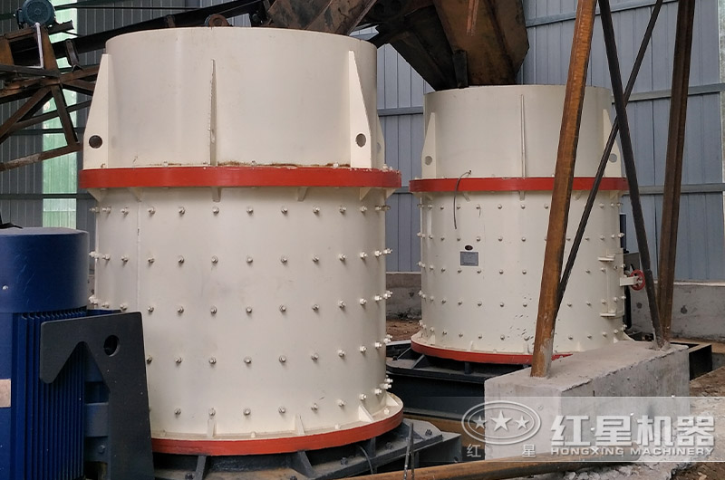 復(fù)合式破碎機作業(yè)現(xiàn)場 復(fù)合式破碎機作業(yè)現(xiàn)場